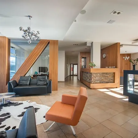 Family 32, House Oliver Lejlighed *