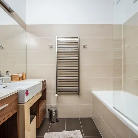 Family 32, House Oliver Daire *