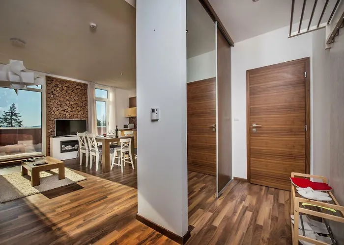 Family 32, House Oliver Apartment